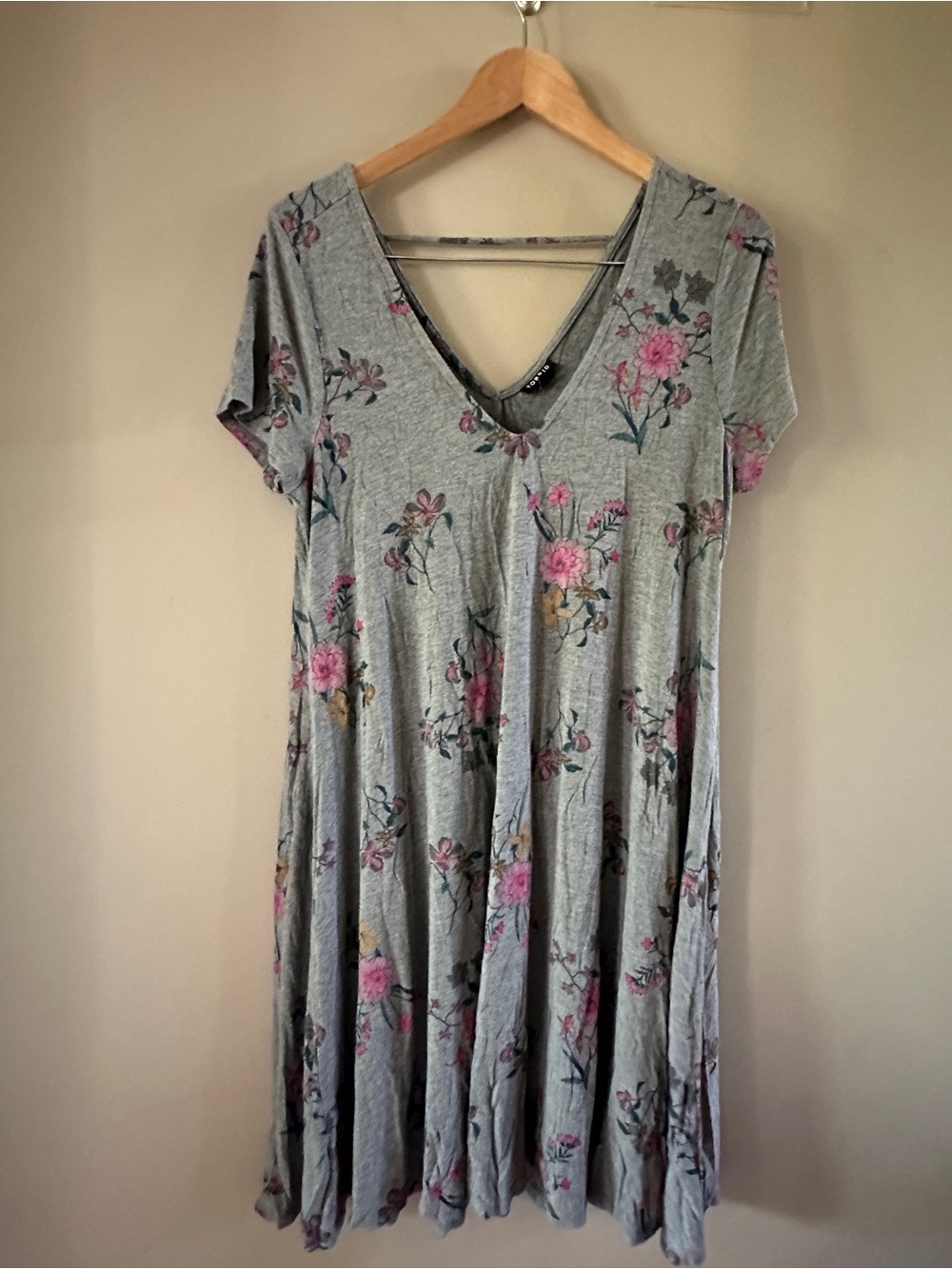 torrid Gray Floral V-Neck Swing Dress size 1 (14/16) NWOT